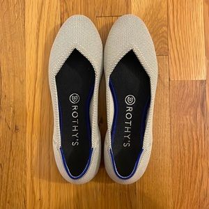 Light grey Rothy’s flat GUC
